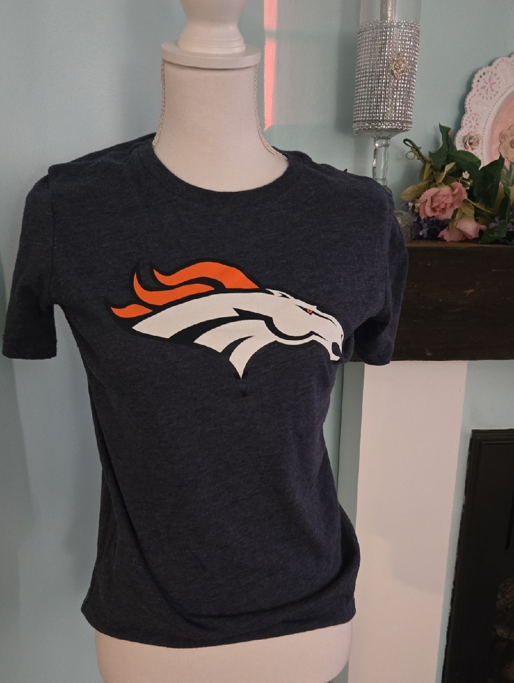 NFL Team Apparal Denver Bronco's T-shirt